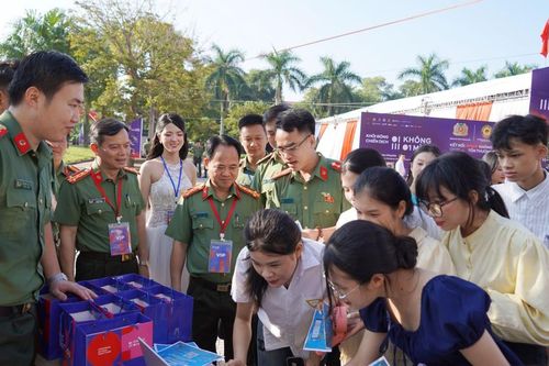Chiến dịch 'Không một mình' chống xâm hại trực tuyến