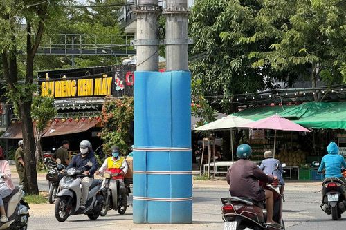 Hai thanh niên bị người mặc áo xe ôm công nghệ truy sát