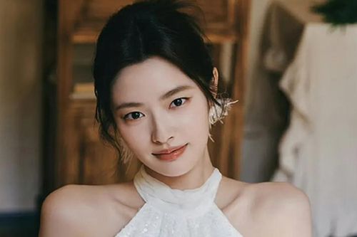 Từ Nhược Hàm 'Ngọc điệm thu' được Thành Long o bế, từng bị miệt thị ngoại hình