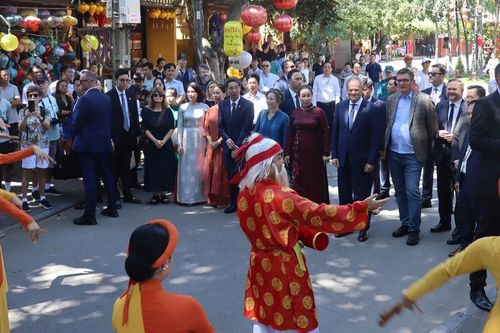 Thủ tướng Ba Lan thăm phố cổ Hội An