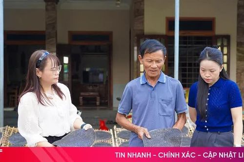 Vị quê trong từng chiếc bánh đa vừng thôn Long Tiến