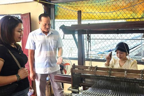 Phụ nữ Chăm – An Giang miệt mài giữ gìn nghề dệt thổ cẩm