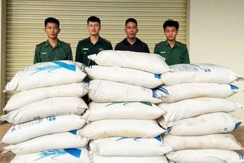 Đồn Biên phòng Cửa khẩu quốc tế Lao Bảo thu giữ hơn 36 tấn đường kính trắng nhập lậu