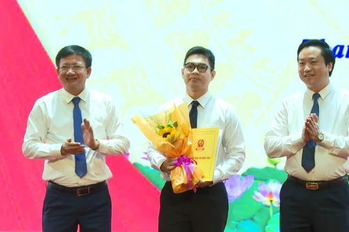 Cựu học sinh từng giành huy chương Olympic Sinh học quốc tế trở về trường cũ làm thầy giáo