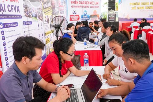 Hơn 10.000 vị trí tuyển dụng tại phiên giao dịch việc làm xã Tam Xuân