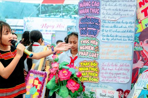 Học sinh Phước Chánh học cách nói không với tảo hôn