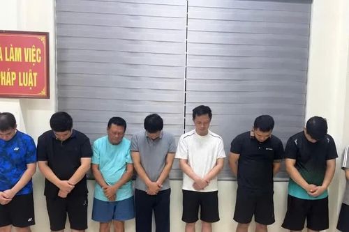 2 cán bộ, giảng viên Trường Đại học Ngoại thương tiếp tay đường dây bán gần 1.500 bằng giả