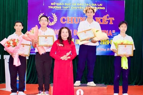 Em Huỳnh Việt Triết giành vòng nguyệt quế “Đường lên đỉnh Olympia” Trường THPT chuyên Hùng Vương