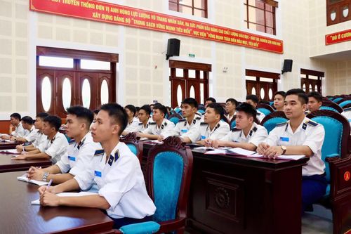 Học viện Hải quân bồi dưỡng lý luận chính trị cho đảng viên mới và đối tượng kết nạp đảng