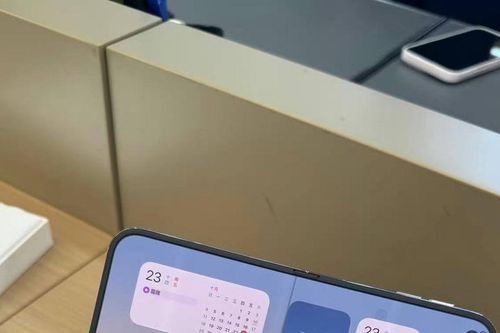 iPhone Duo giá 2.000 USD gặp sự cố nứt vỡ màn hình nghiêm trọng tại bản lề khi vừa mở bán