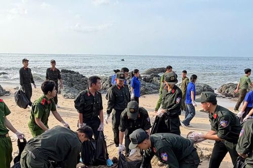 Tuổi trẻ Công an Lâm Đồng ra quân làm sạch môi trường