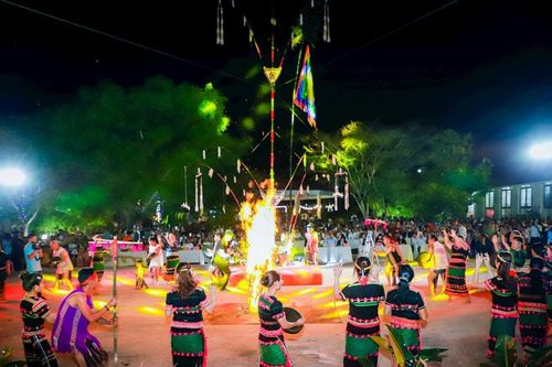 Kết nghĩa với Buôn, Bon dân tộc thiểu số - một phương thức bảo vệ nền tảng tư tưởng của Đảng