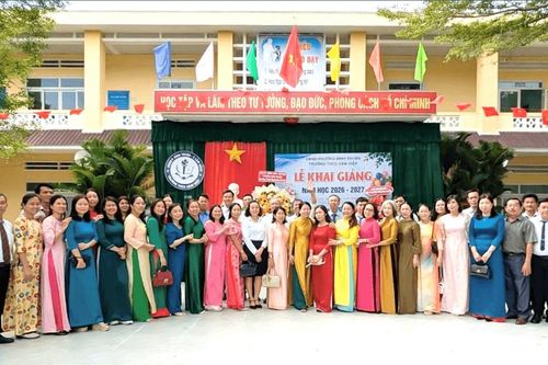 Ánh sáng nhân văn dưới chân đập Cà Giang