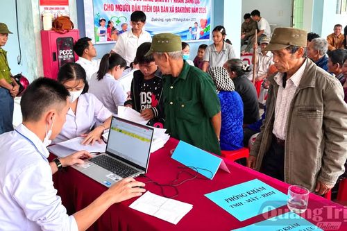 Để phát triển nguồn nhân lực y tế