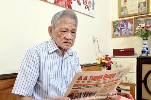 Nhà báo Chu Thái Tinh và cánh sóng trên cổng trời