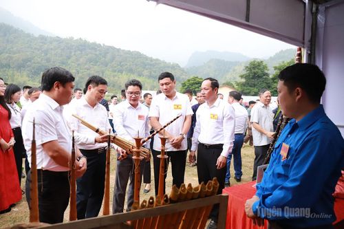 Sôi nổi ngày hội văn hóa các dân tộc xã Lùng Tám