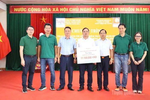 Trao yêu thương, tiếp sức học sinh khó khăn tại Vĩnh Tuy