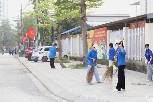 Phường Quyết Thắng ra quân dọn vệ sinh đường phố đón Festival Trà