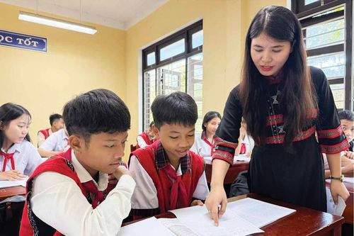 Lớp học 'reo vui' của cô giáo vùng cao