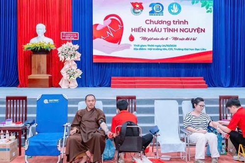Cà Mau: Đoàn chư Tăng, Phật tử trong Quán Âm Phật Đài và chùa Long Phước hiến máu nhân đạo