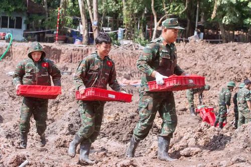Ngày 24-10: Phát hiện thêm 10 hài cốt liệt sĩ, trong đó 3 bộ có di vật kèm theo tại Công viên Lê Thị Riêng