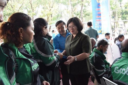 TP.HCM chuẩn bị nguồn lực chăm lo Tết cho người dân