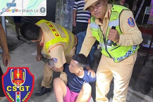 CSGT Công an tỉnh Khánh Hòa bắt giữ một phạm nhân trốn khỏi Trại giam A2 trên xe khách