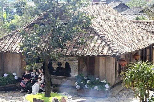 Độc đáo ngôi nhà cổ hút khách ở Mộc Châu