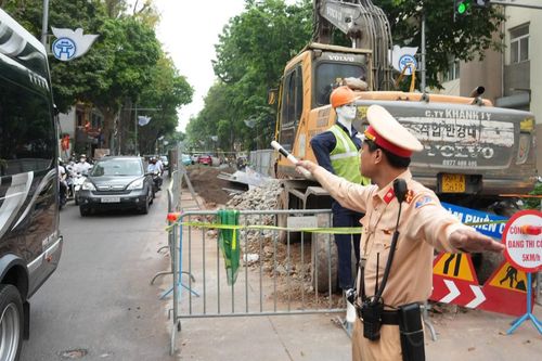 Hà Nội có 62 vị trí rào chắn thi công, CSGT khuyến cáo chọn lộ trình tránh nguy cơ ùn tắc