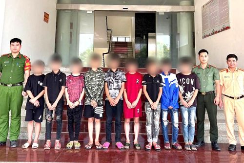 Làm rõ nhóm 12 thanh thiếu niên ném đá xe trên cao tốc Nội Bài - Lào Cai