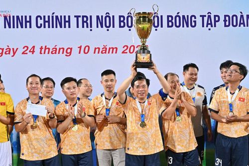 Đội bóng các đại biểu Quốc hội khóa XVI giành chiến thắng tại giải bóng đá giao hữu