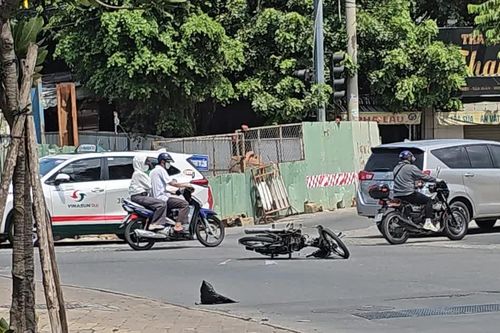 Truy bắt kẻ cầm hung khí đâm 2 thanh niên gây thương tích tại Hóc Môn