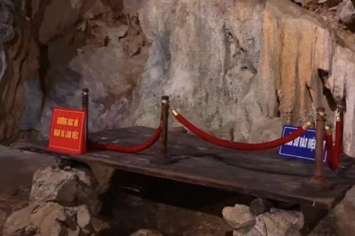 Những hang đá lịch sử nơi Bác Hồ sống và làm việc tại Pác Bó