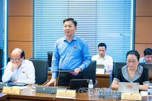 Đoàn ĐBQH Cà Mau góp ý hoàn thiện các dự án luật về văn hoá, an toàn thực phẩm và sở hữu trí tuệ