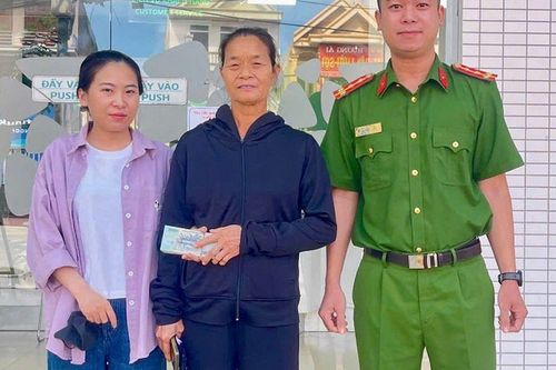 Tài khoản bất ngờ nhận 50.000.000 đồng, bà Nguyễn Thị Nhị ở Hà Tĩnh lập tức báo công an sau tin nhắn từ người lạ