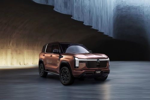 Tin xe 24/10: Mitsubishi Pajero chốt giá, BYD Dolphin mới sạc siêu tốc 5 phút