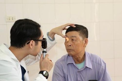 Bác sĩ Thủ đô mang 'ánh sáng' đến với người dân vùng cao