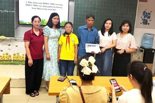 Mẹ mắc ung thư, con trai 14 tuổi mắc Down nhận hơn 73 triệu đồng hỗ trợ