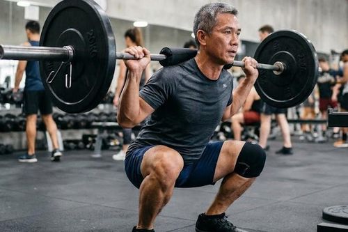 Tập squat bao lâu thì vòng đùi bắt đầu to lên?
