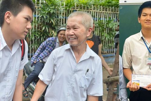 Cha 80 tuổi vỡ òa khi con trở thành thủ khoa kỳ thi học sinh giỏi tiếng Anh