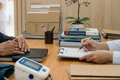 Điều gì xảy ra khi người bệnh mạn tính bỏ tái khám nhiều tháng?