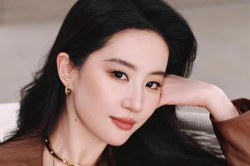 Lưu Diệc Phi bị tố lạnh nhạt với Âu Dương Na Na chỉ vì video cắt ghép sai lệch?