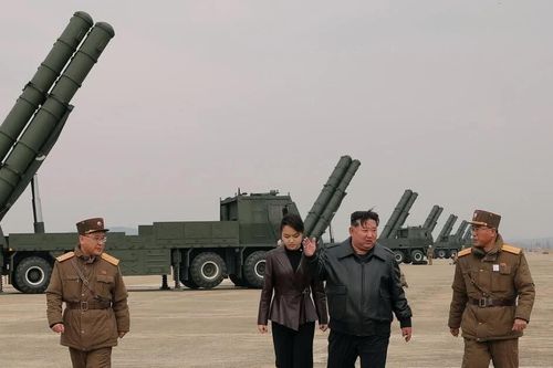 Ông Kim Jong-un tuyên bố thành lập đội quân hùng mạnh nhất thế giới