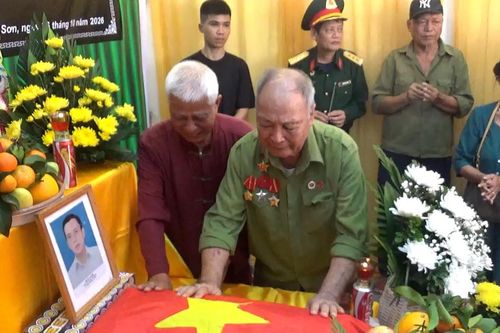 Đón liệt sĩ Lê Tước, người làm báo Cứu Quốc kiên trung, về với gia đình