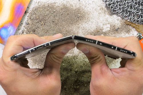 Bài thử độ bền khắc nghiệt làm khó iPhone Duo