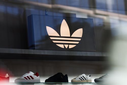 adidas rất gần mốc 30 tỷ USD