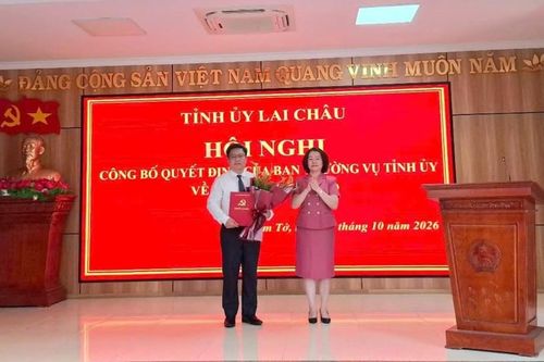 Giám đốc Sở VHTTDL Lai Châu Trần Mạnh Hùng giữ chức Bí thư Đảng ủy xã Bum Tở