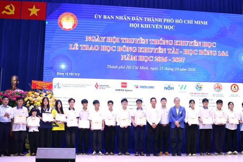 TP Hồ Chí Minh: Hơn 1,8 tỷ đồng học bổng khuyến tài trao tặng sinh viên