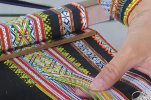 Thổ cẩm Tây Nguyên: Những câu chuyện được dệt bằng sợi chỉ