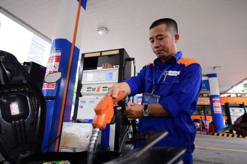 [VIDEO] Bộ Công Thương đề xuất doanh nghiệp tự quyết giá xăng dầu